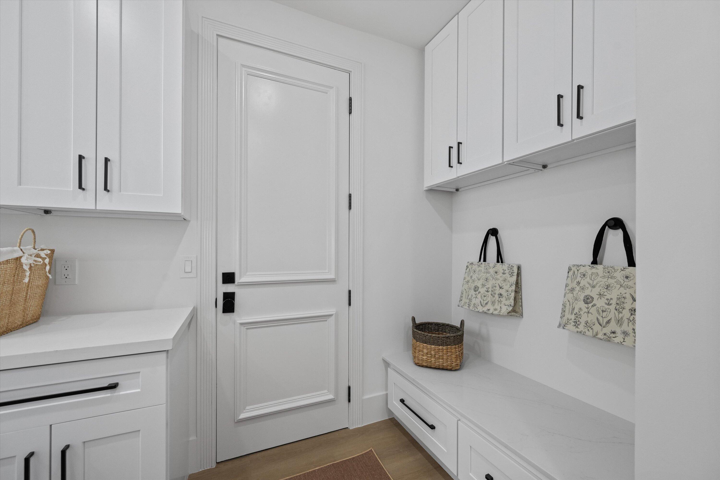 BREAKERS WEST/The Lakes - Residential