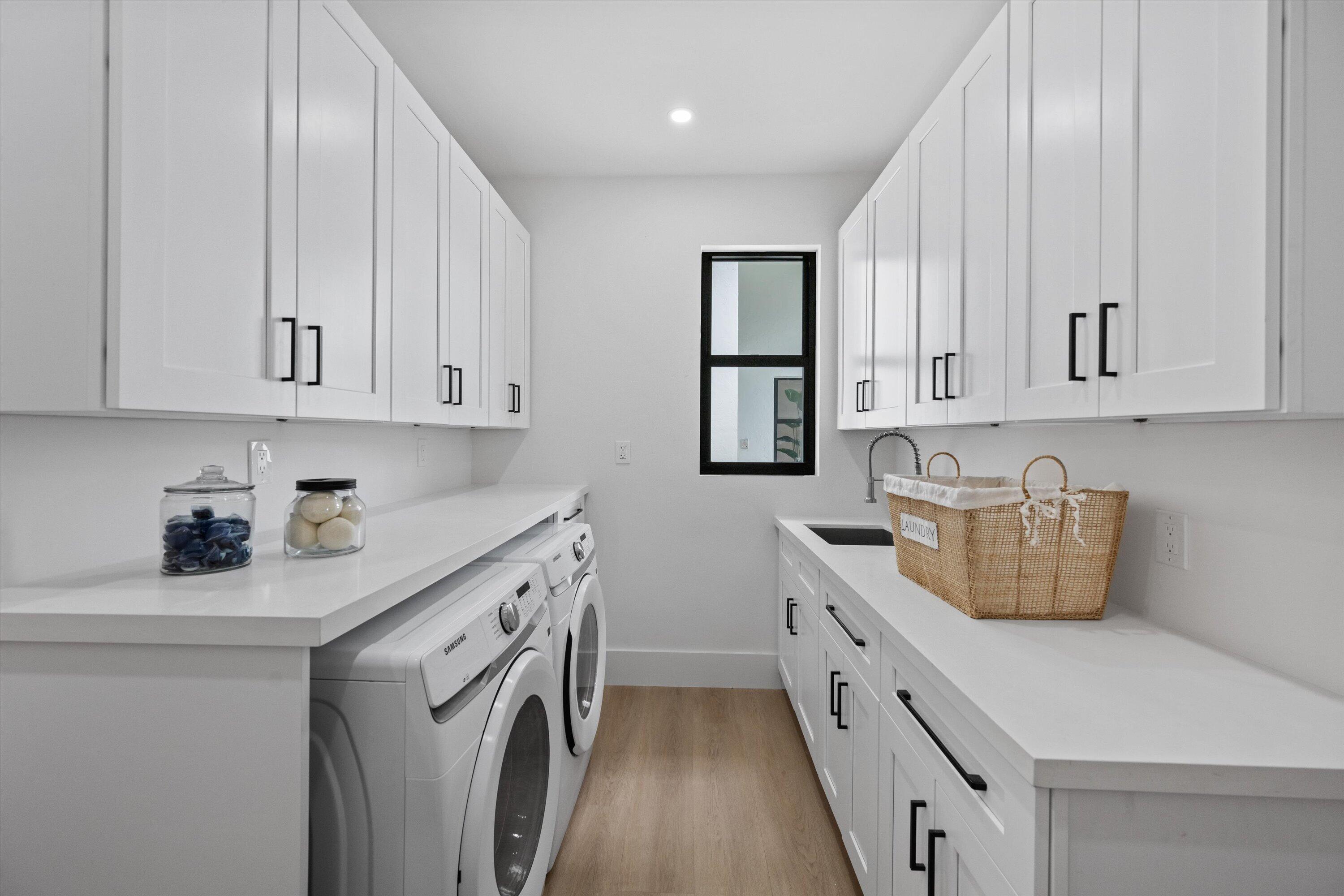 BREAKERS WEST/The Lakes - Residential