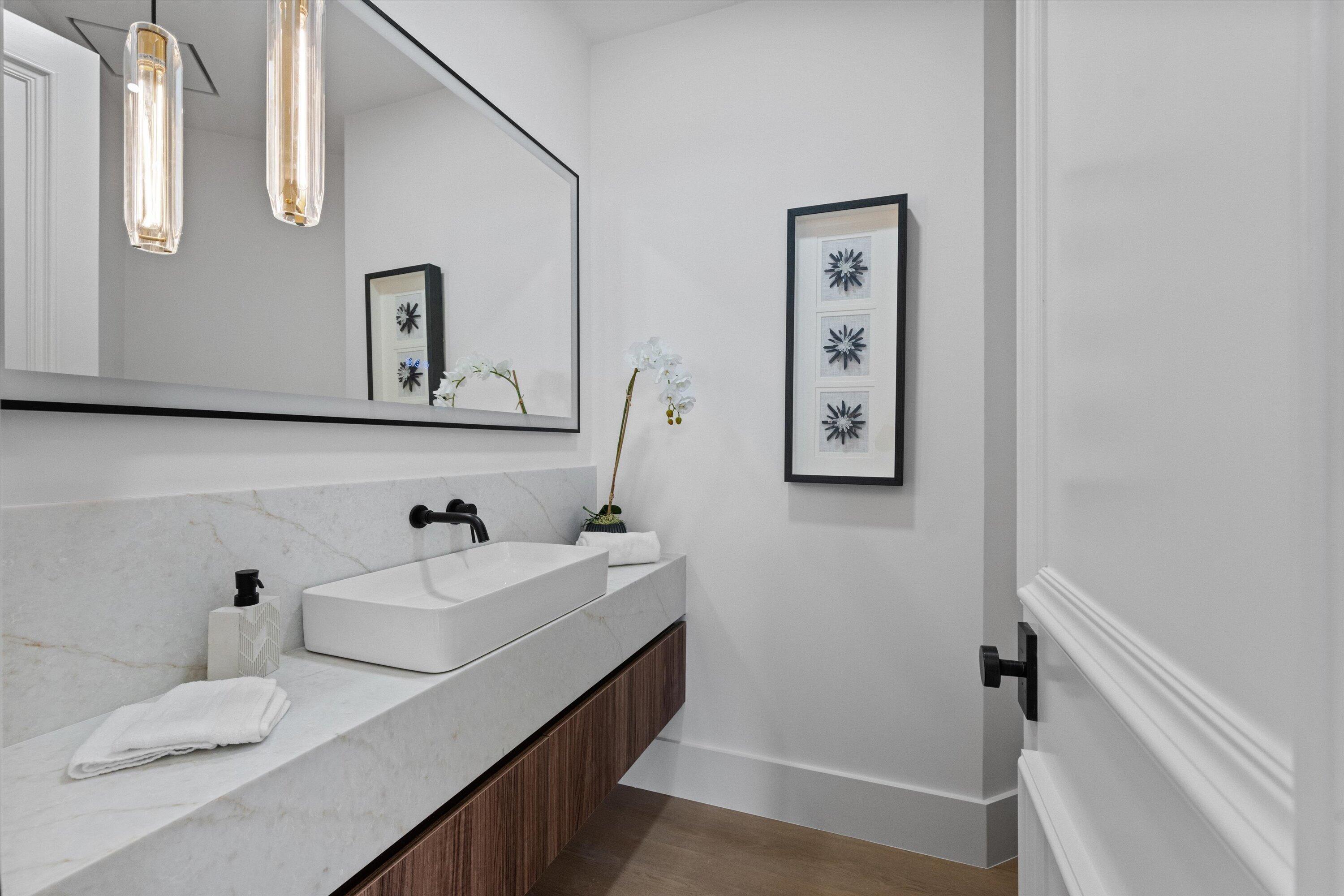 BREAKERS WEST/The Lakes - Residential