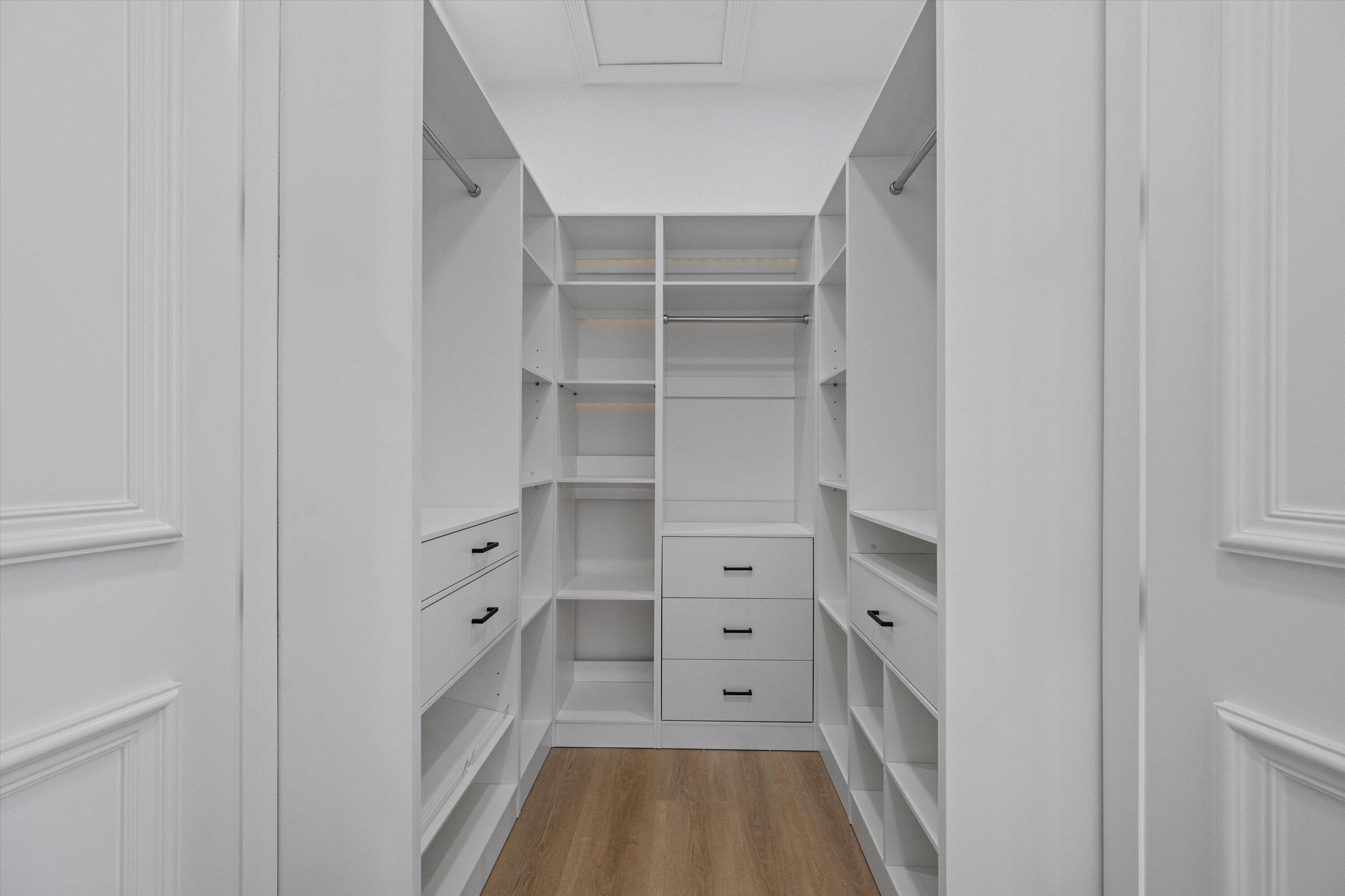 BREAKERS WEST/The Lakes - Residential