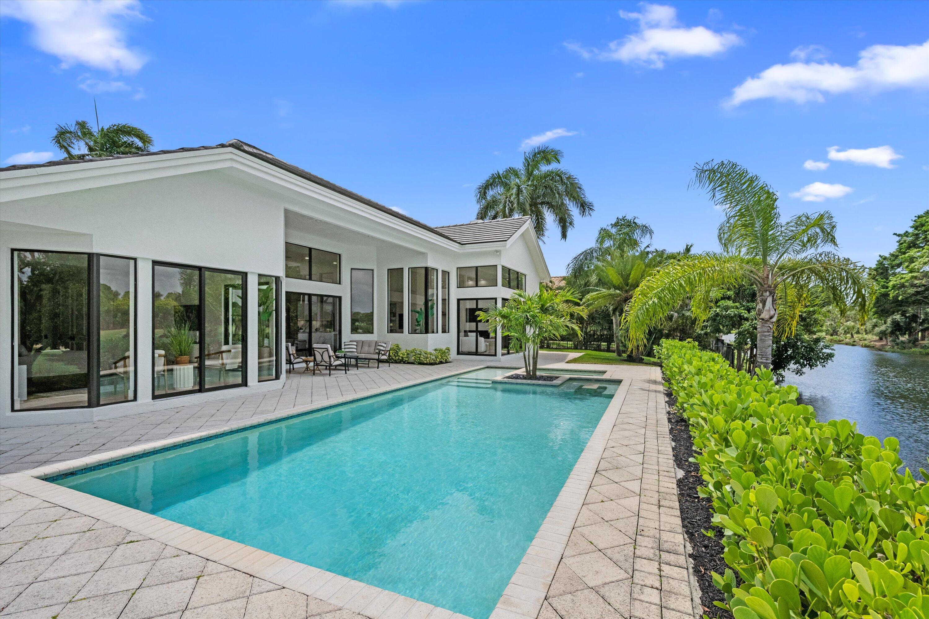 BREAKERS WEST/The Lakes - Residential