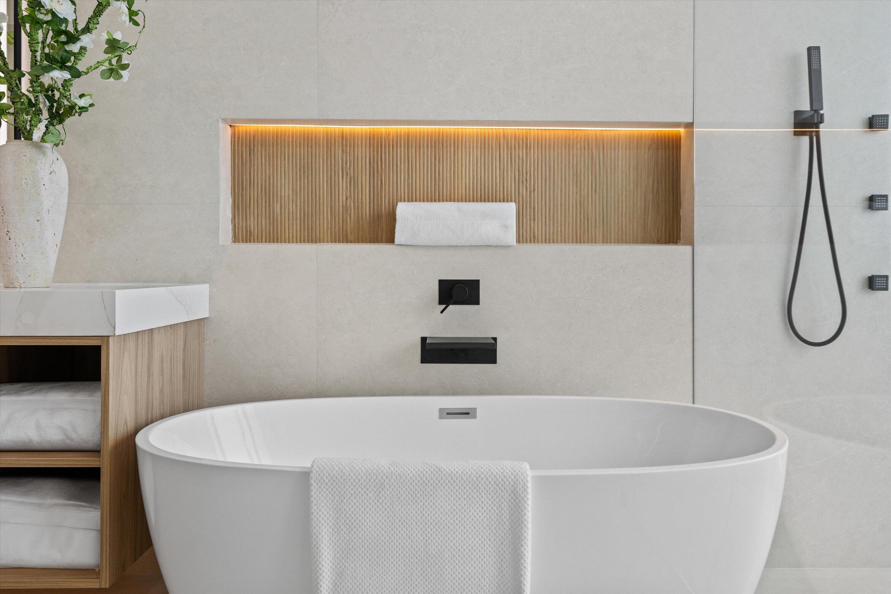 BREAKERS WEST/The Lakes - Residential