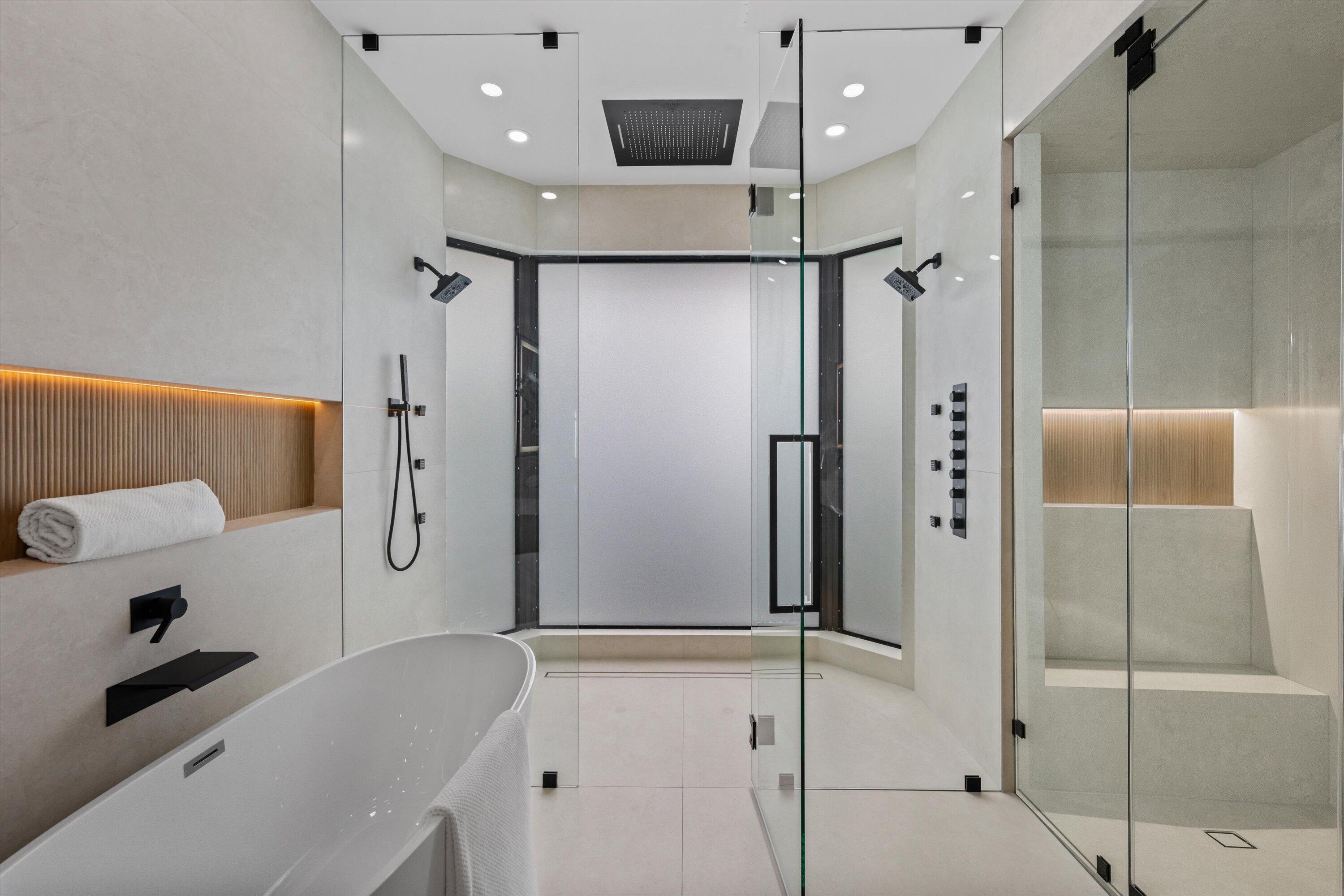 BREAKERS WEST/The Lakes - Residential