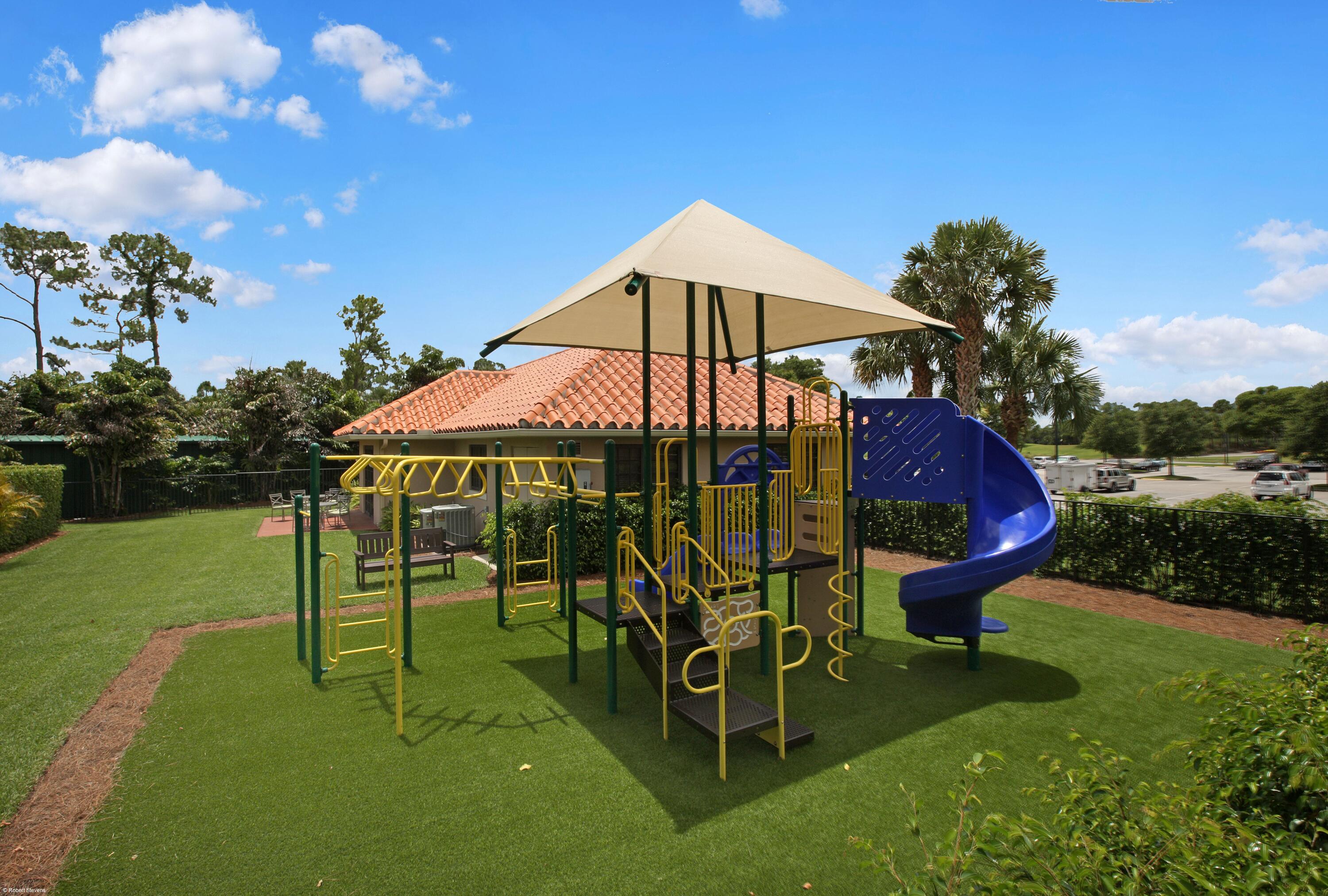 BREAKERS WEST/The Lakes - Residential