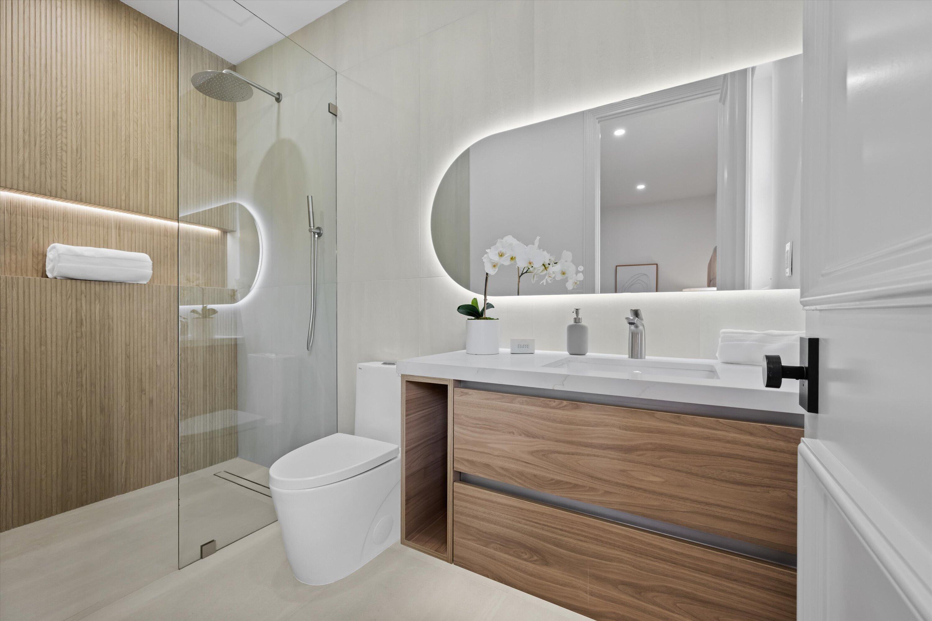 BREAKERS WEST/The Lakes - Residential