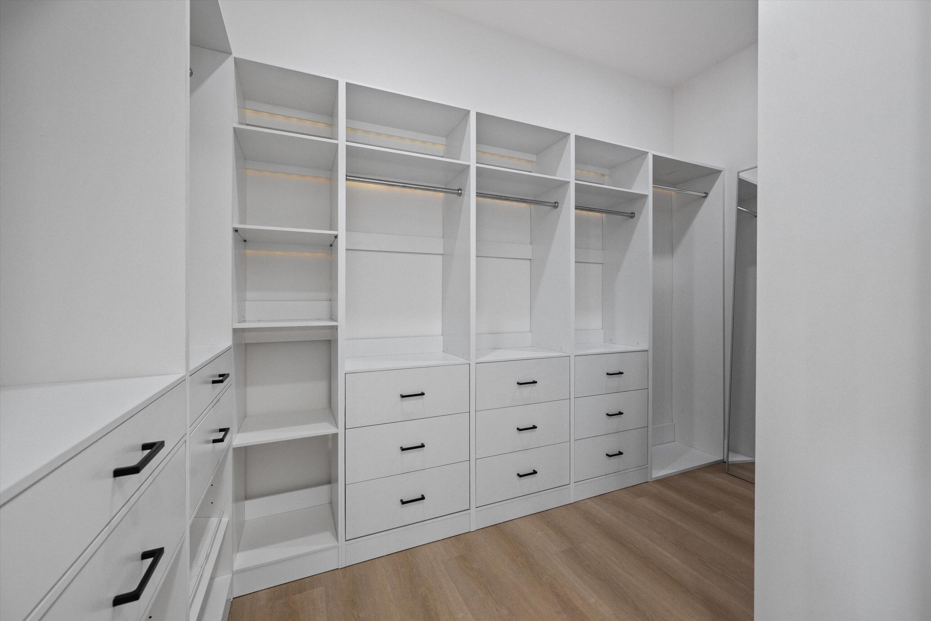 BREAKERS WEST/The Lakes - Residential