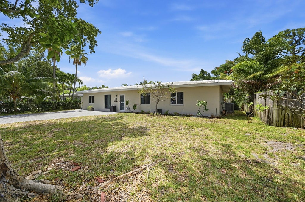 Photo of 141 SE 8th Street, Pompano Beach, FL 33060 (MLS # B26048535)
