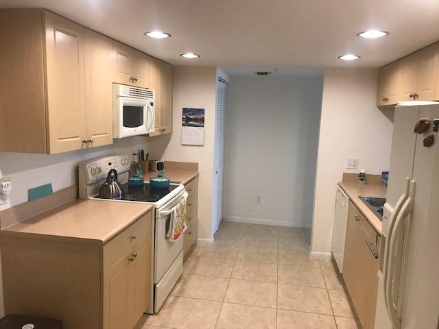 LAKESIDE CONDO - Residential Lease