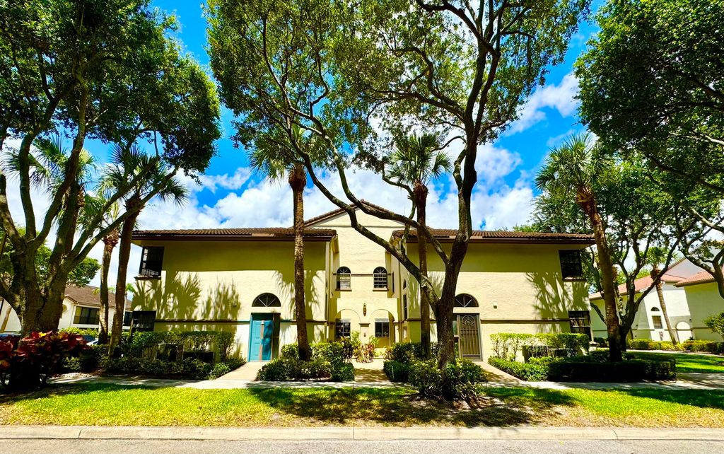 Photo of 5135 Floria Drive #E, Boynton Beach, FL 33437 (MLS # B26021198)