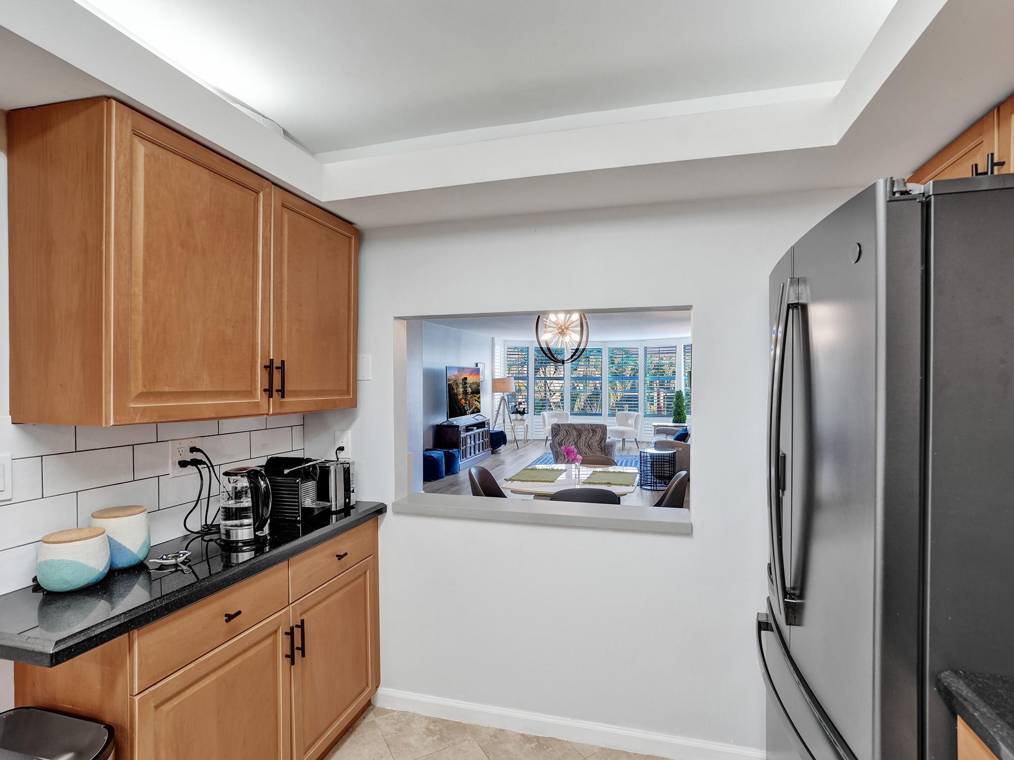 3051 NE 48th St 205