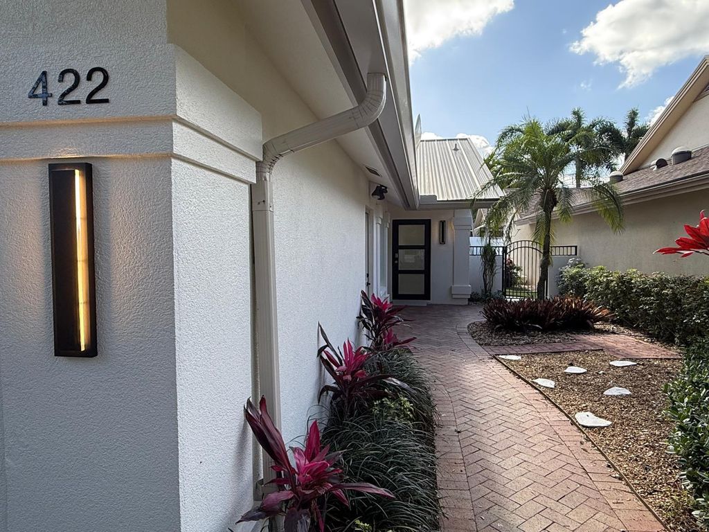 Photo of 422 River Edge Road, Jupiter, FL 33477 (MLS # B26016371)