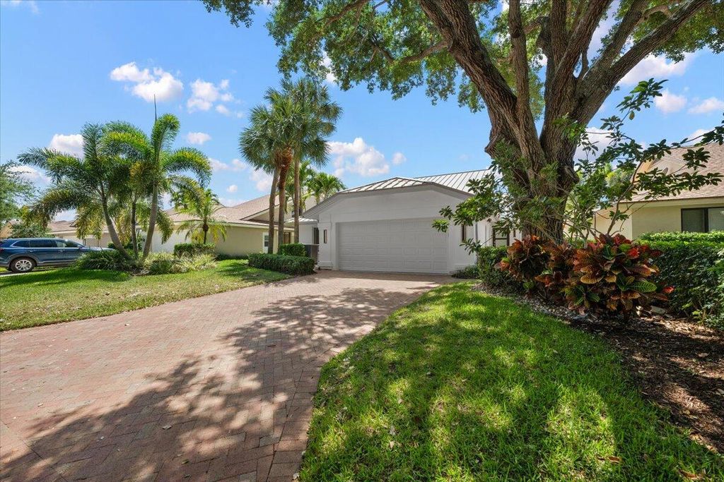 Photo of 422 River Edge Road, Jupiter, FL 33477 (MLS # B26016371)