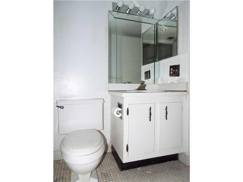 MANORS OF INVERRARY - Residential