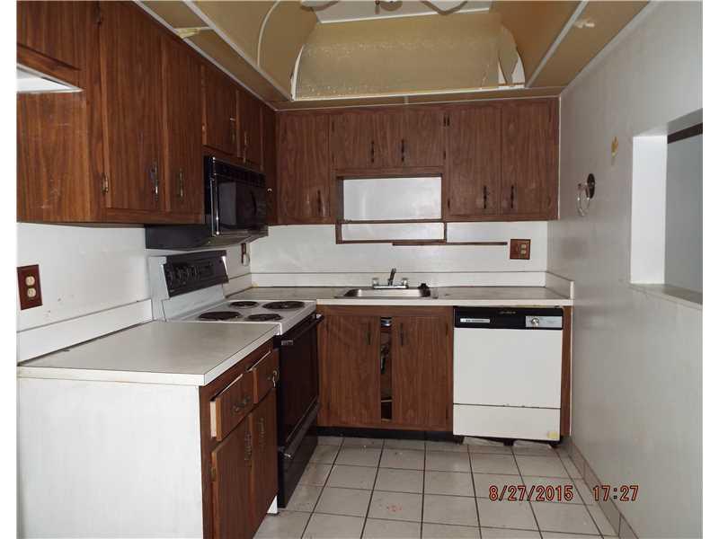 MANORS OF INVERRARY - Residential