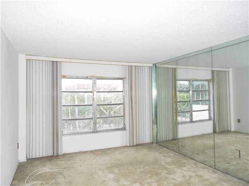 MANORS OF INVERRARY - Residential