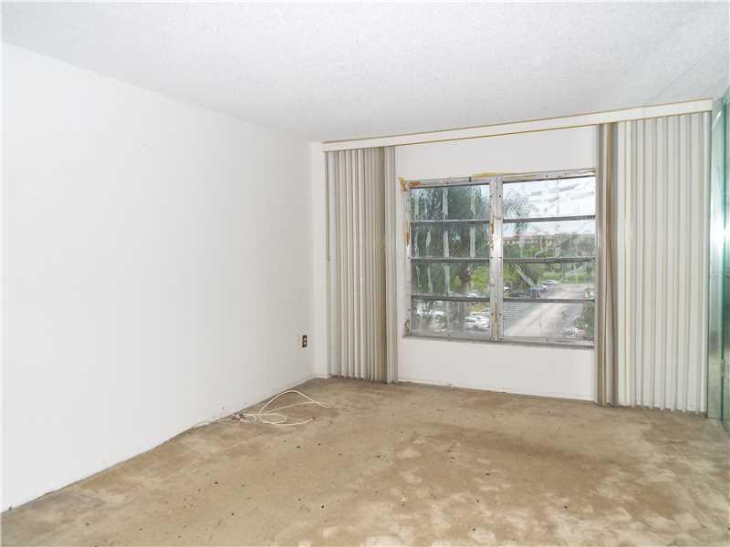 MANORS OF INVERRARY - Residential