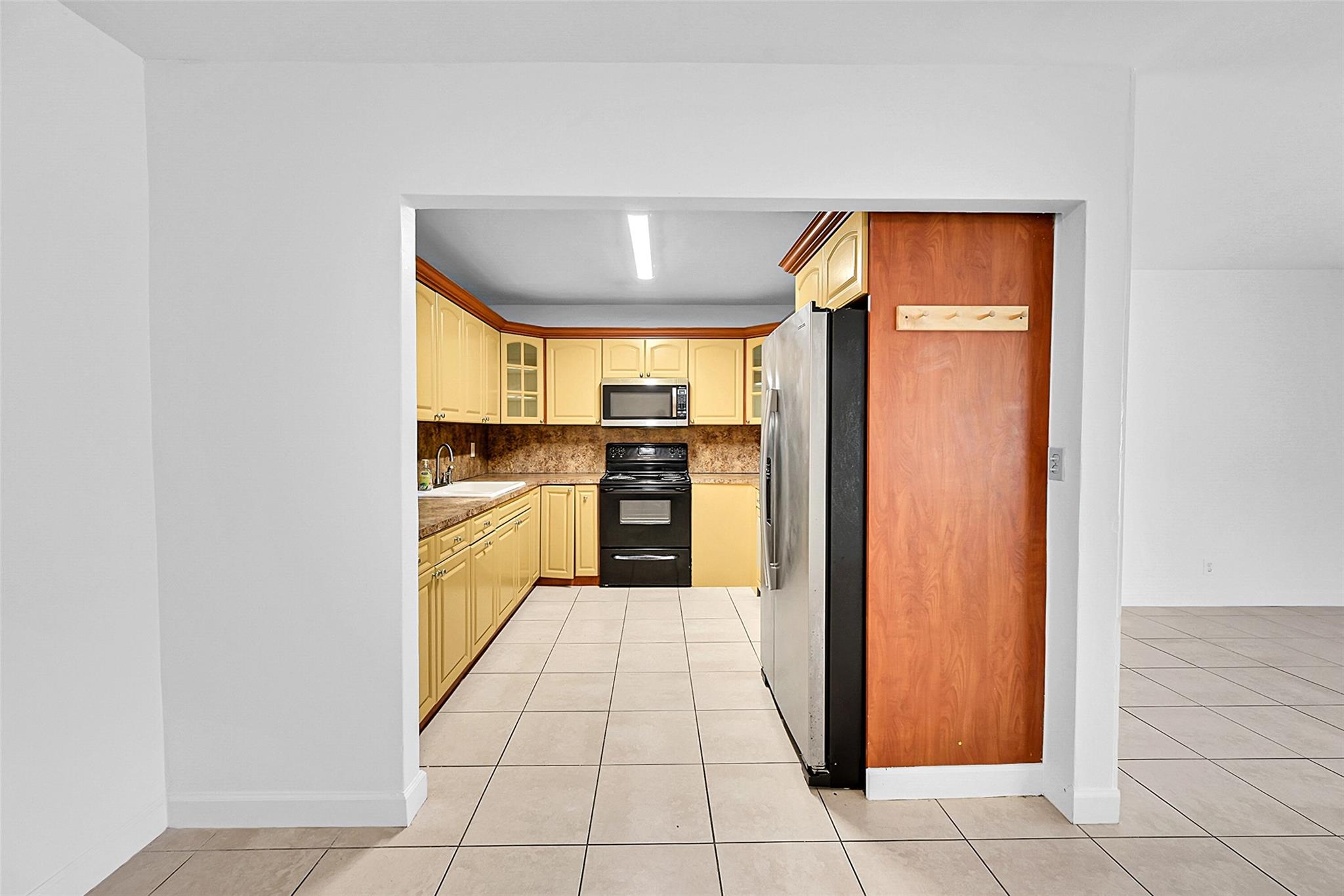 Broadview Country Club Es - Residential Lease