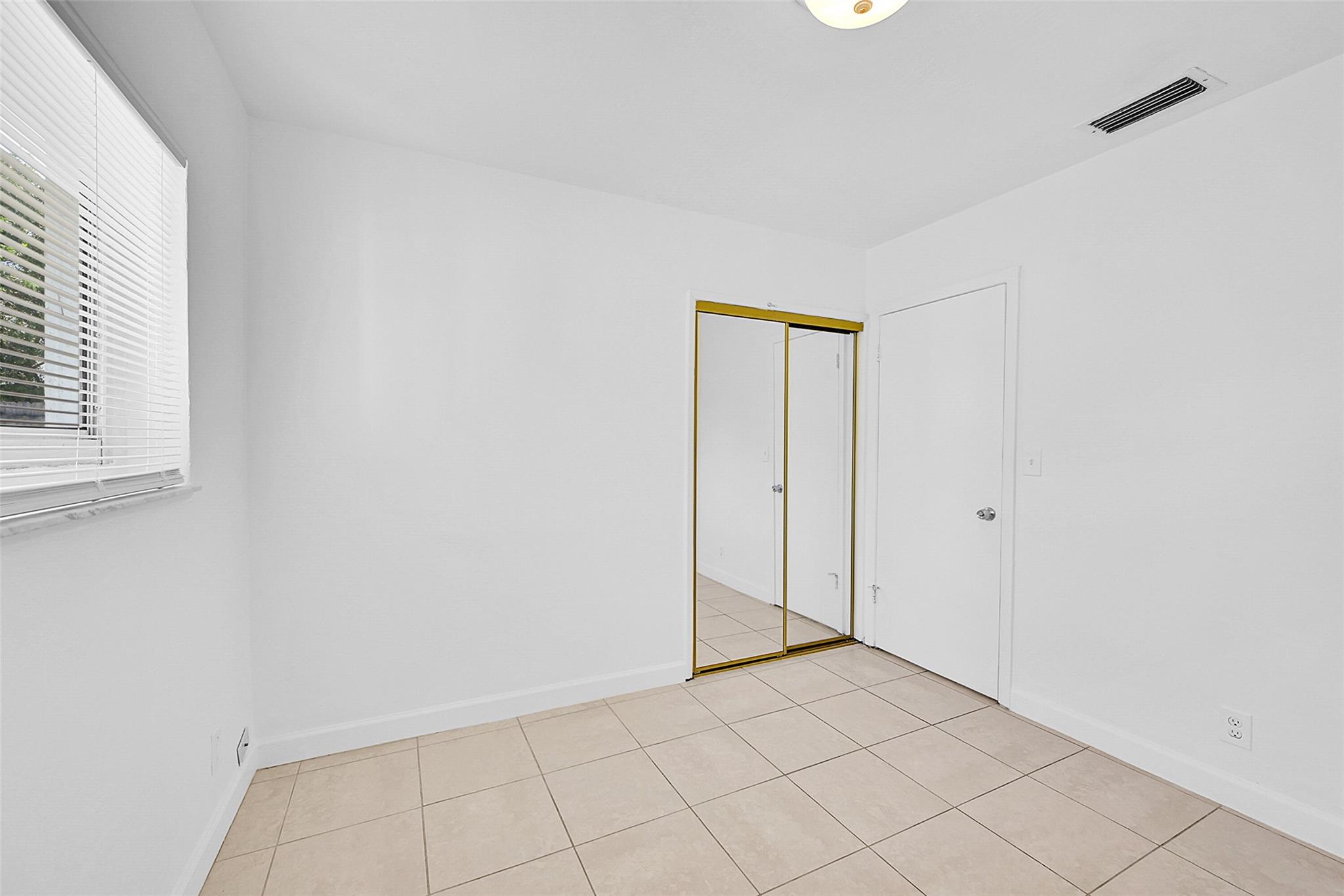 Broadview Country Club Es - Residential Lease