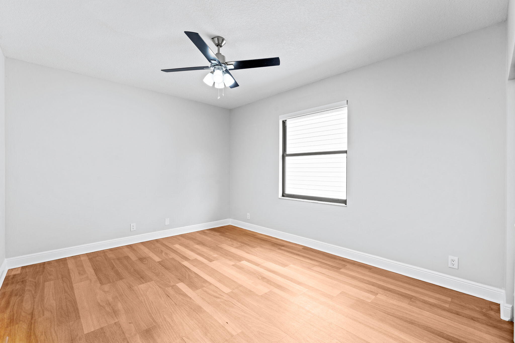 THE ACREAGE - Residential Lease