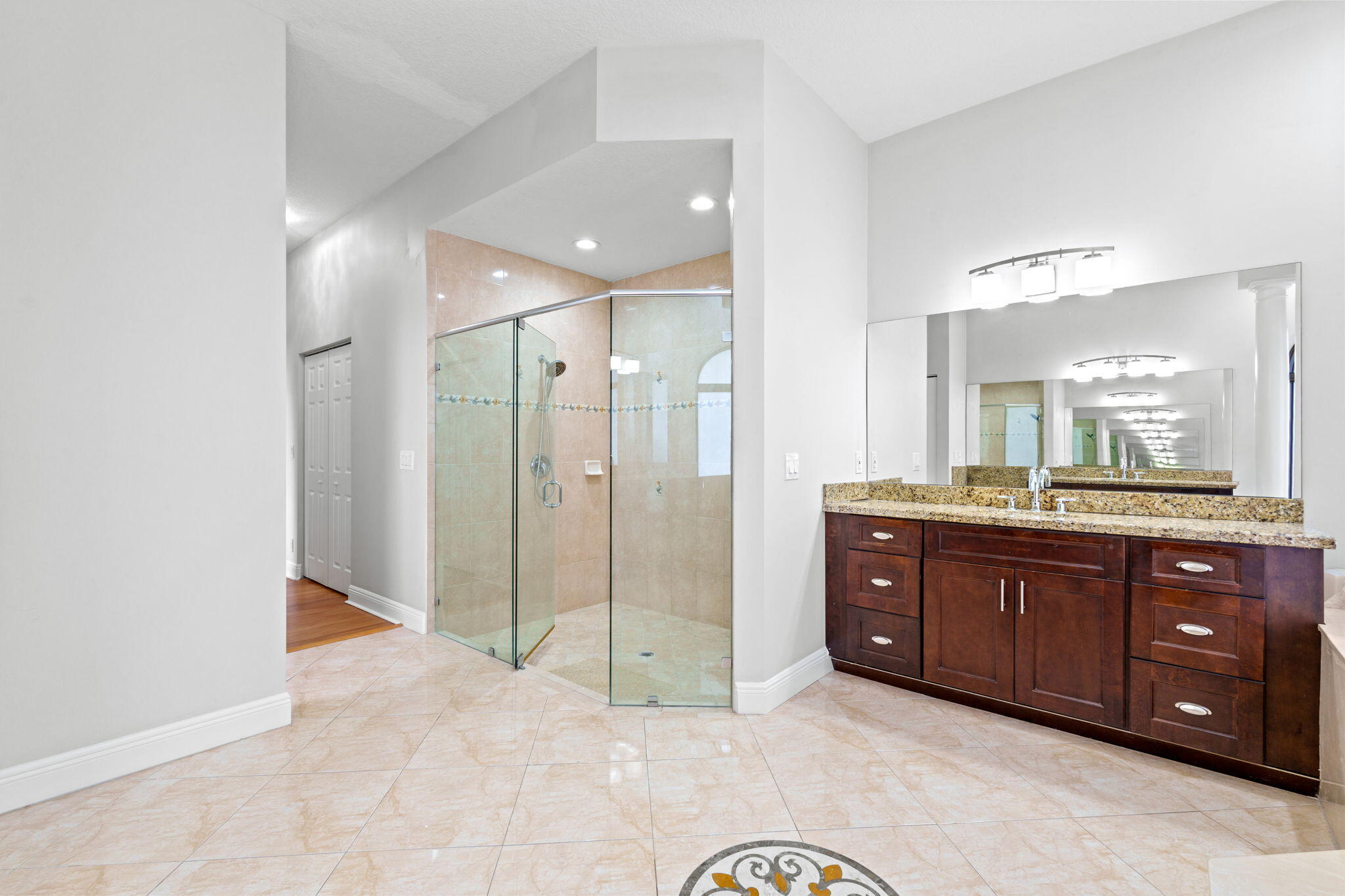 THE ACREAGE - Residential Lease