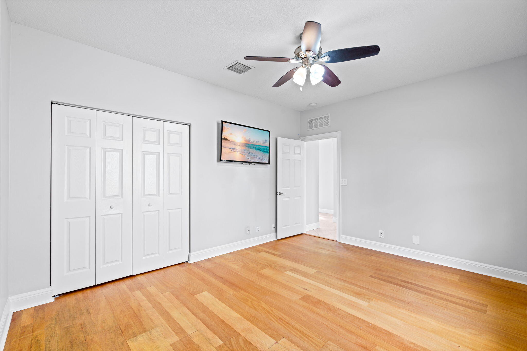 THE ACREAGE - Residential Lease