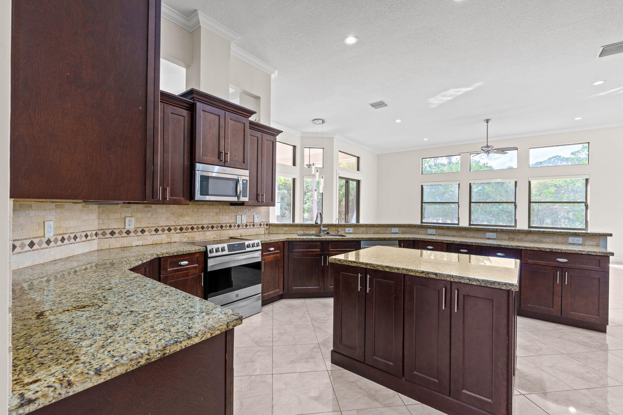 THE ACREAGE - Residential Lease