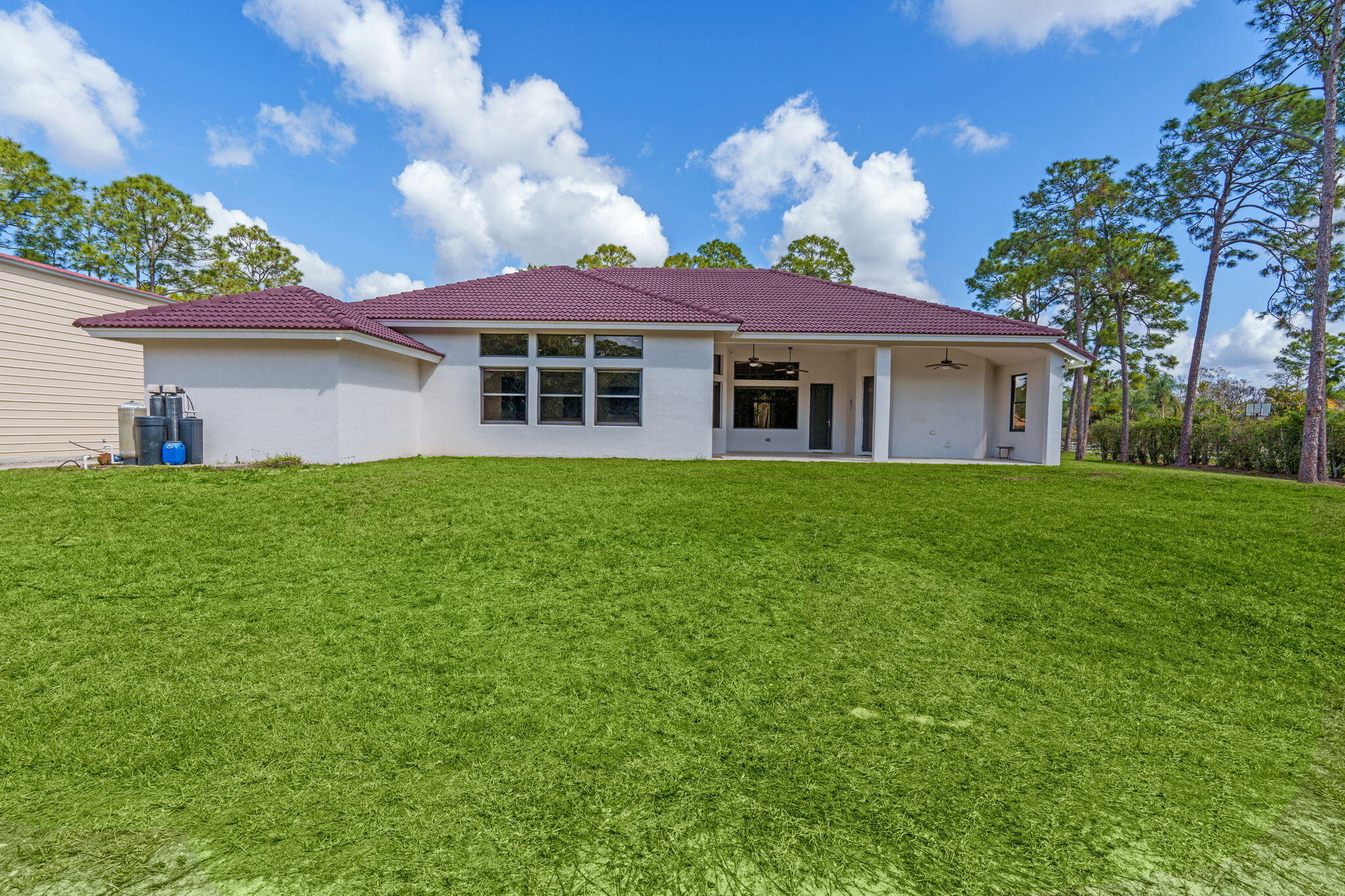 THE ACREAGE - Residential Lease