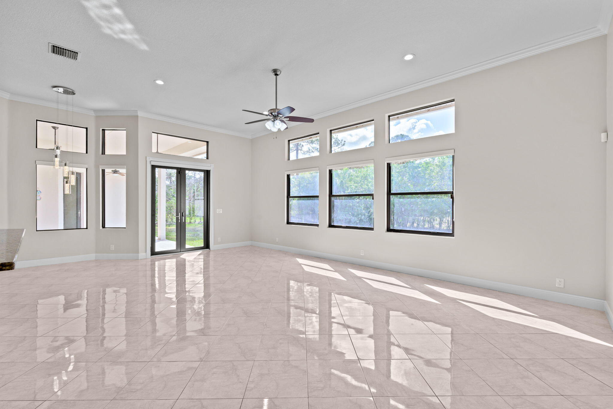 THE ACREAGE - Residential Lease