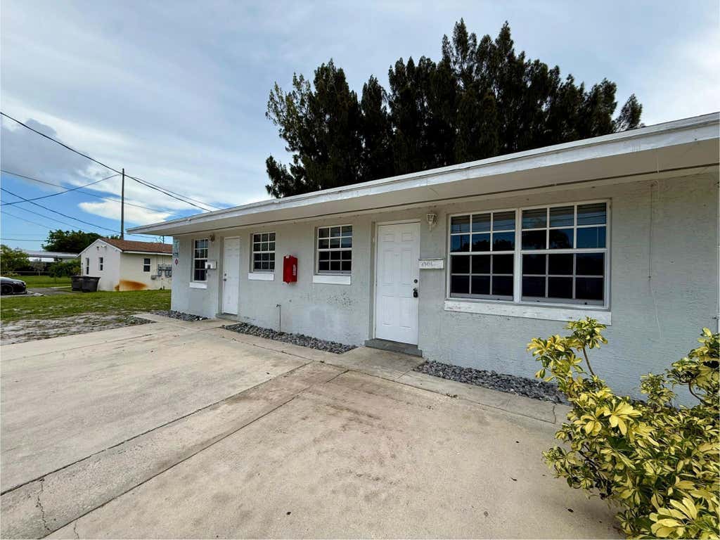 Photo of 4308 Greenwood Avenue, West Palm Beach, FL 33407 (MLS # B26061370)