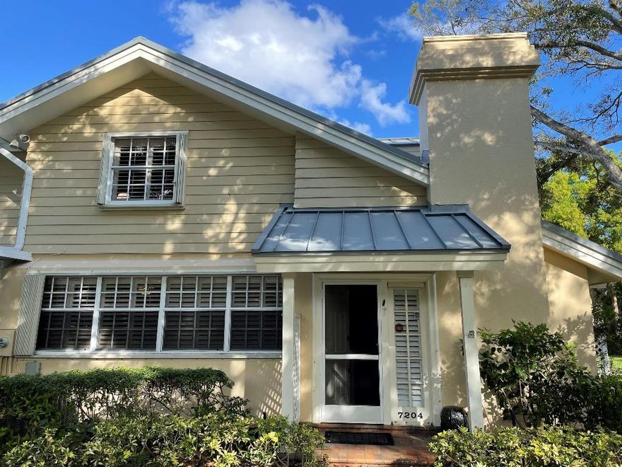 Beautiful 3 bedroom 2 bath fully updated townhome in the gated quiet Wellesley community! Vaulted ceilings, custom trim throughout, stunning gourmet kitchen with granite countertops and stainless steel appliances.  Waterproof laminate and plantation shutters throughout.  Central vac, accordian shutters and garden view with lots of privacy!  Close to I95, downtown shops and restaurants.   Close to the BEACH & BOATING marinas - approximately 3 miles!  Metal Roof - 2019, A/C - 2005, Water Heater -  2020.  The HOA maintains the roof, building exterior, common grounds, community pool and tot lot.  Don't miss this one - it will not last!