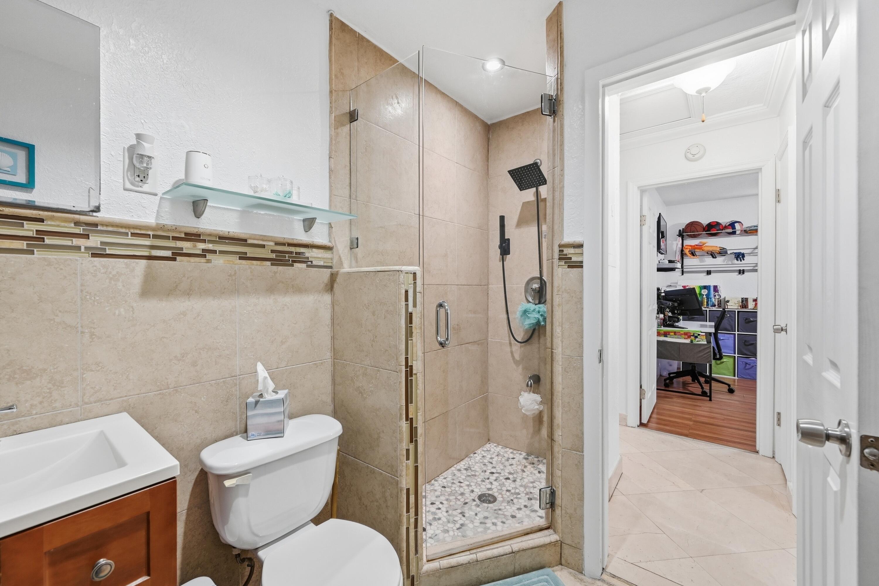 DRIFTWOOD PLAZA NO 3 - Residential