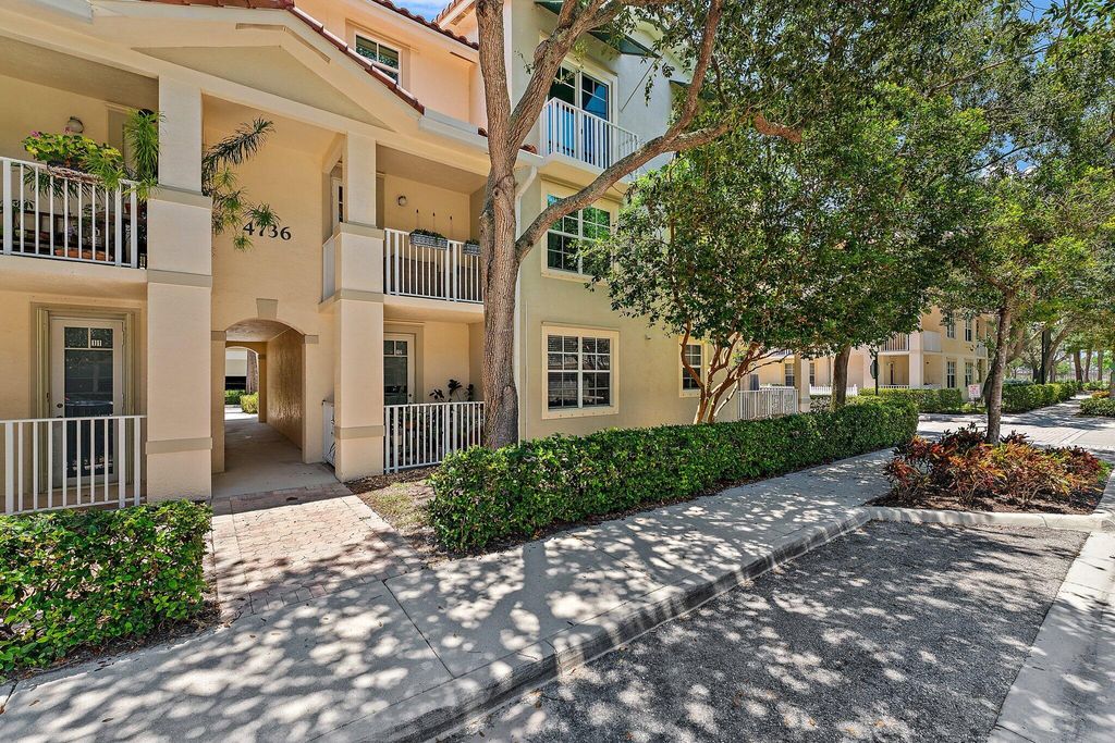 Photo of 4736 Chancellor Drive #22, Jupiter, FL 33458 (MLS # R11001808)