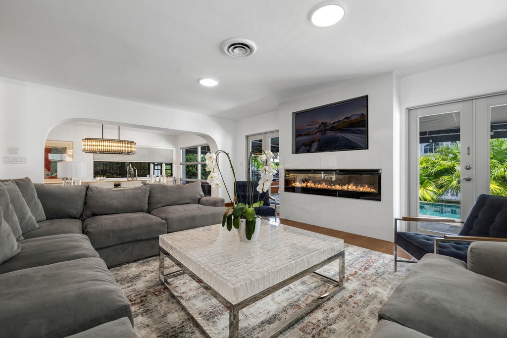 Photo of 325 Coconut Isle Drive, Fort Lauderdale, FL 33301 (MLS # B26028514)