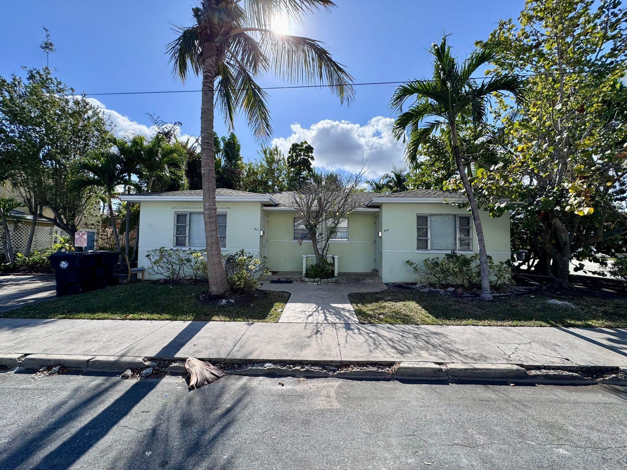 Offered furnish/unfurn or partial furnished, all at same price! 1 bedroom, 1 bathroom, modern finishes, excellent location in Lake Worth Beach. $100/m additional for water/wifi,Call today for showing!