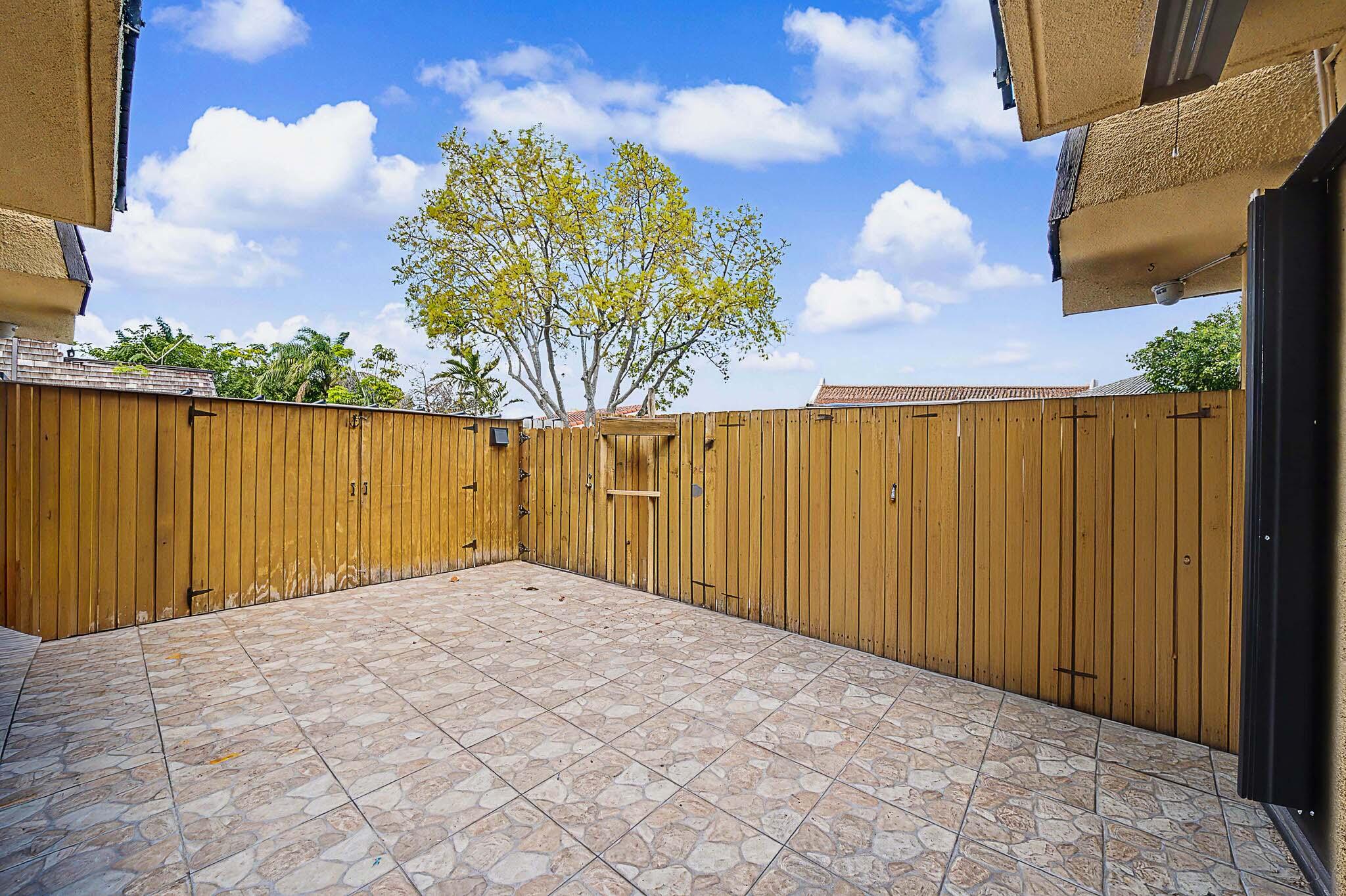 LAKEWOOD OF PALM SPRINGS - Residential