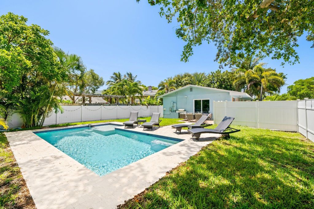 Photo of 415 SE 3rd Avenue, Delray Beach, FL 33483 (MLS # F10549249)