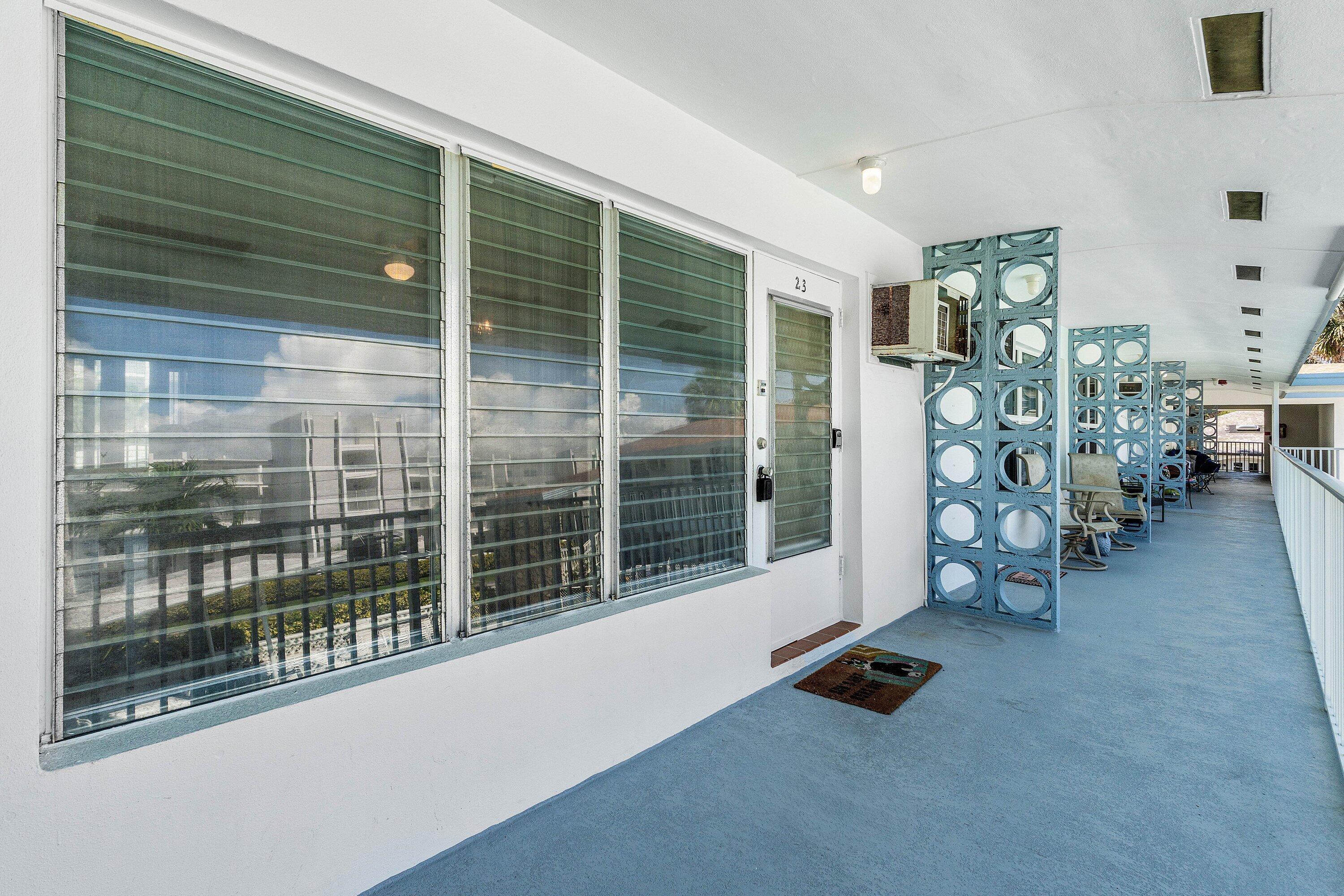 1110 N RIVERSIDE Drive 23