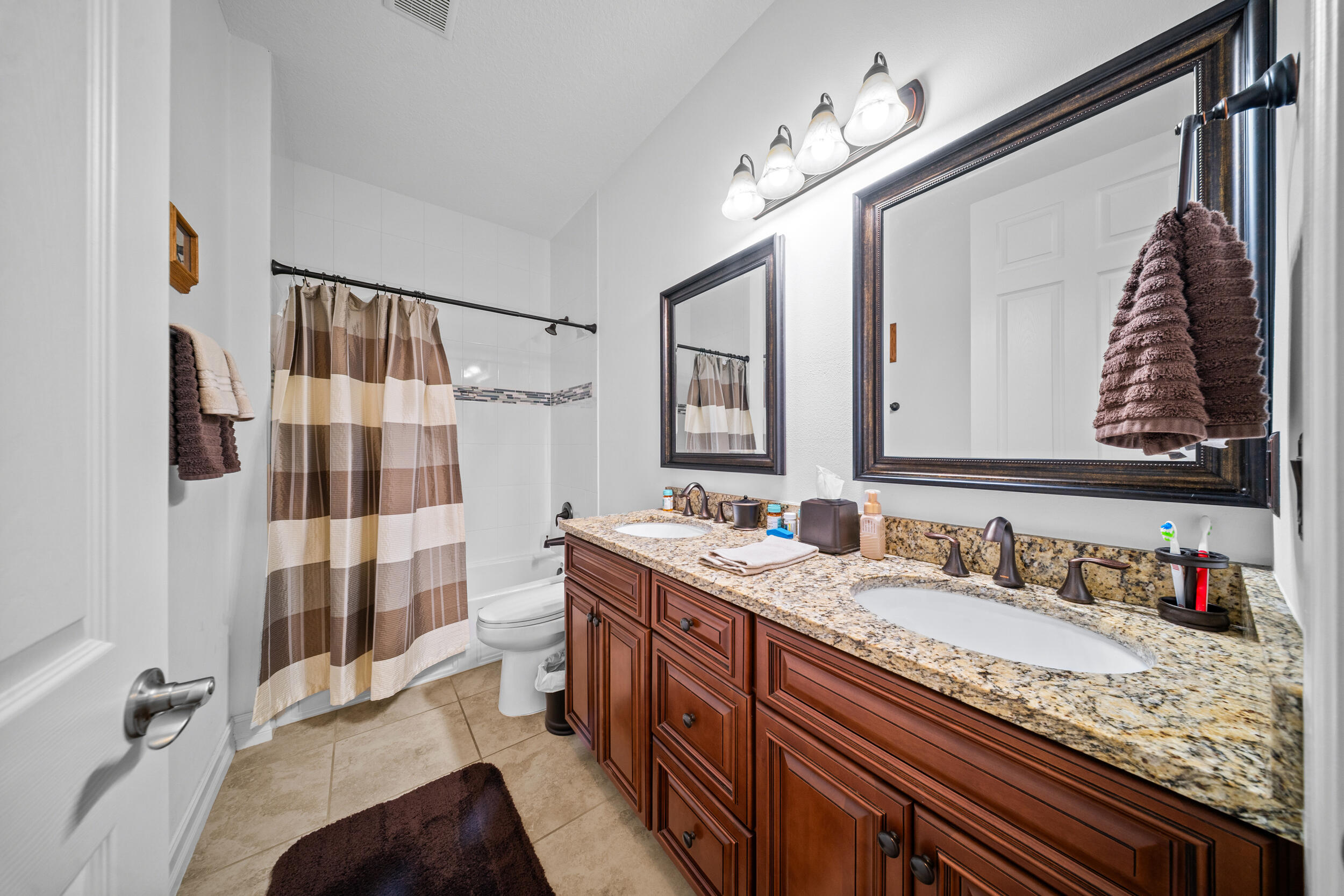 ST ANDREWS TOWNHOMES REPLAT NO 2 - Residential