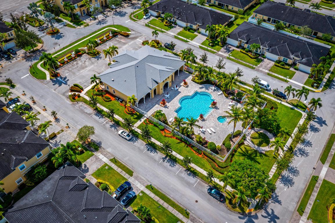 ST ANDREWS TOWNHOMES REPLAT NO 2 - Residential