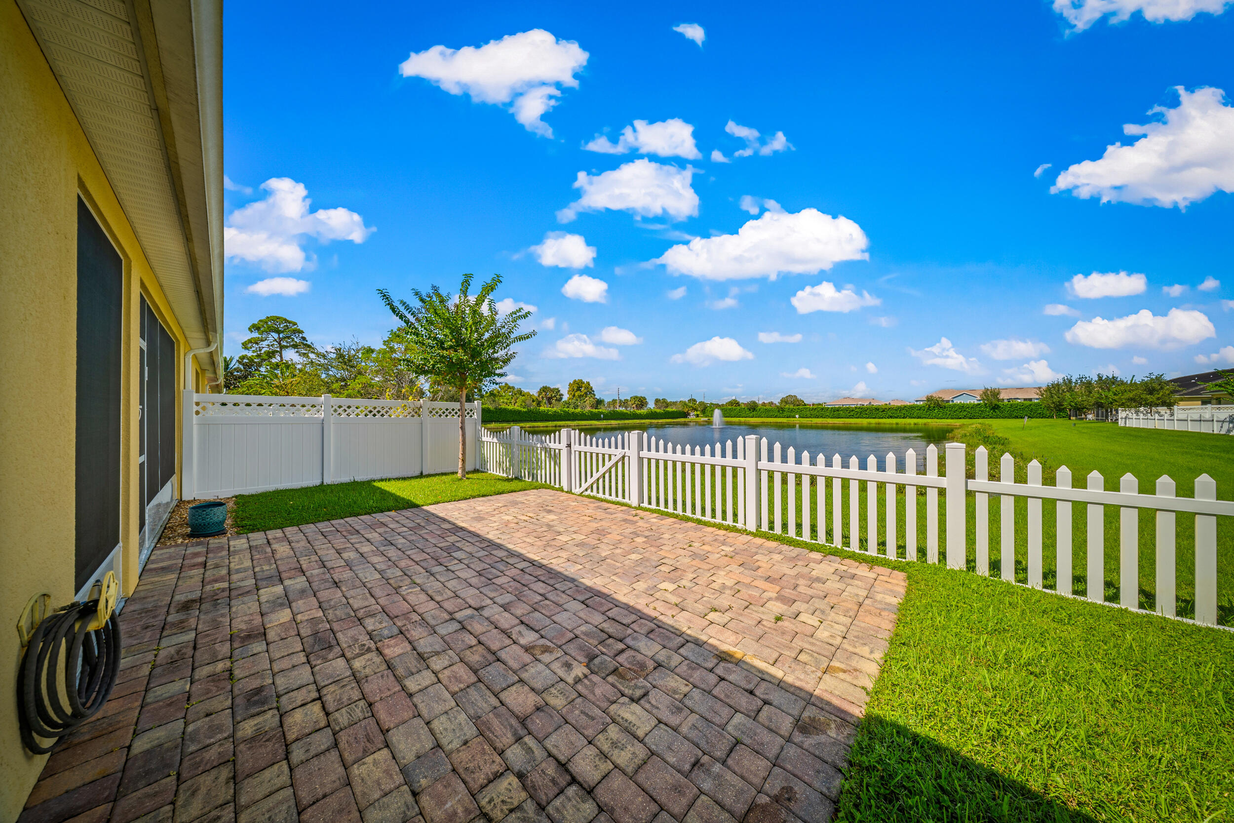 ST ANDREWS TOWNHOMES REPLAT NO 2 - Residential
