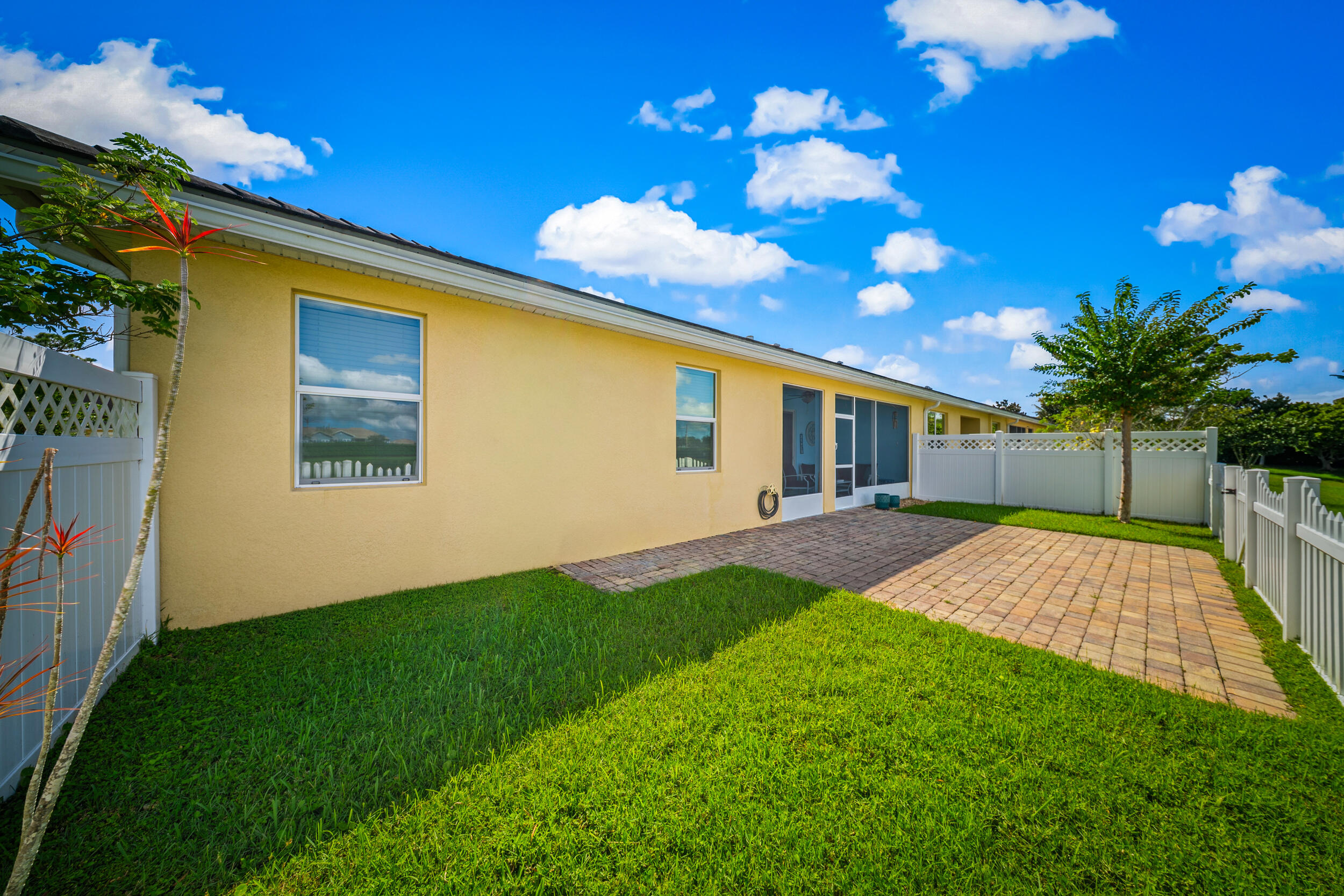 ST ANDREWS TOWNHOMES REPLAT NO 2 - Residential
