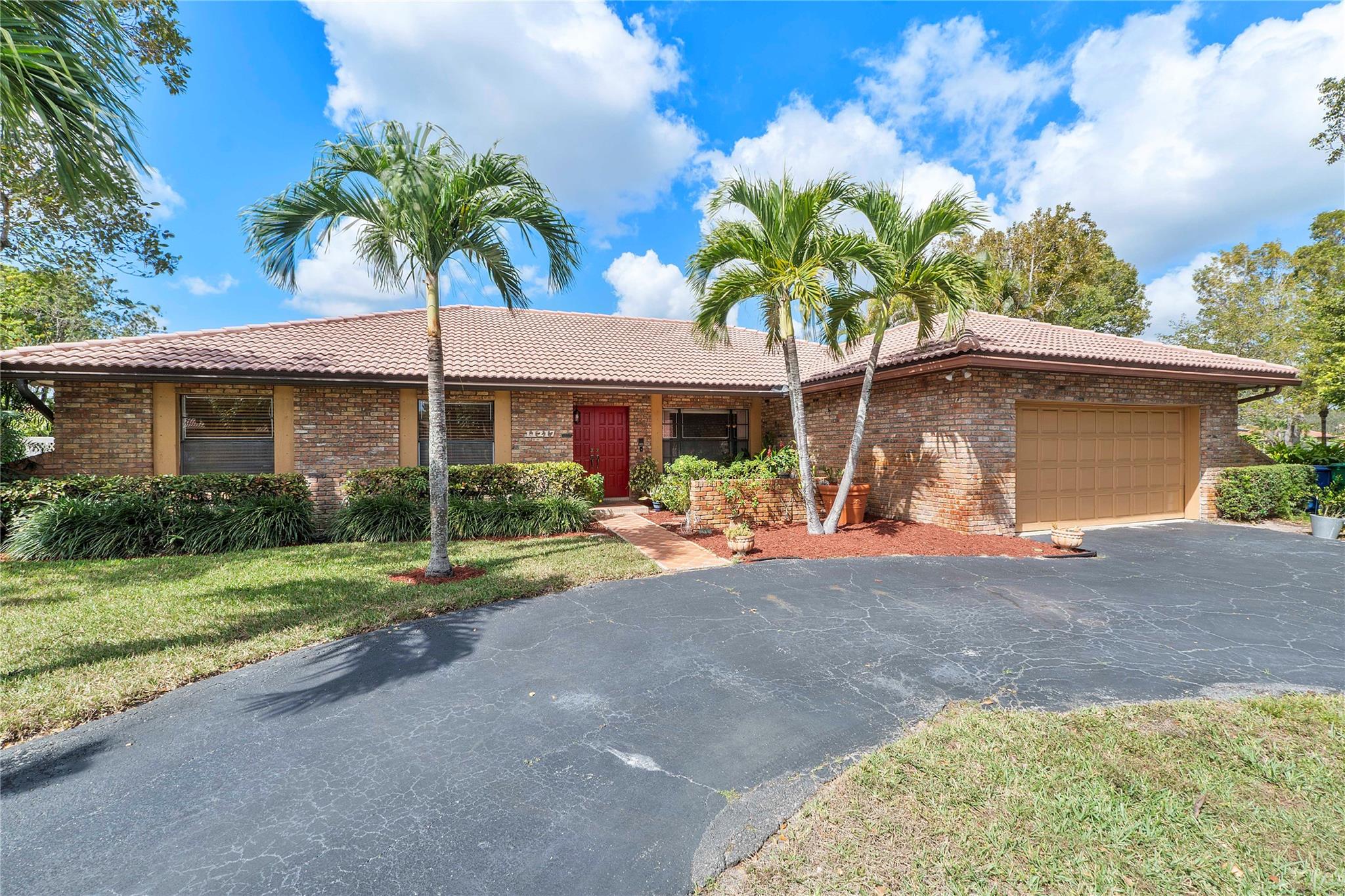 11217 NW 10TH Manor