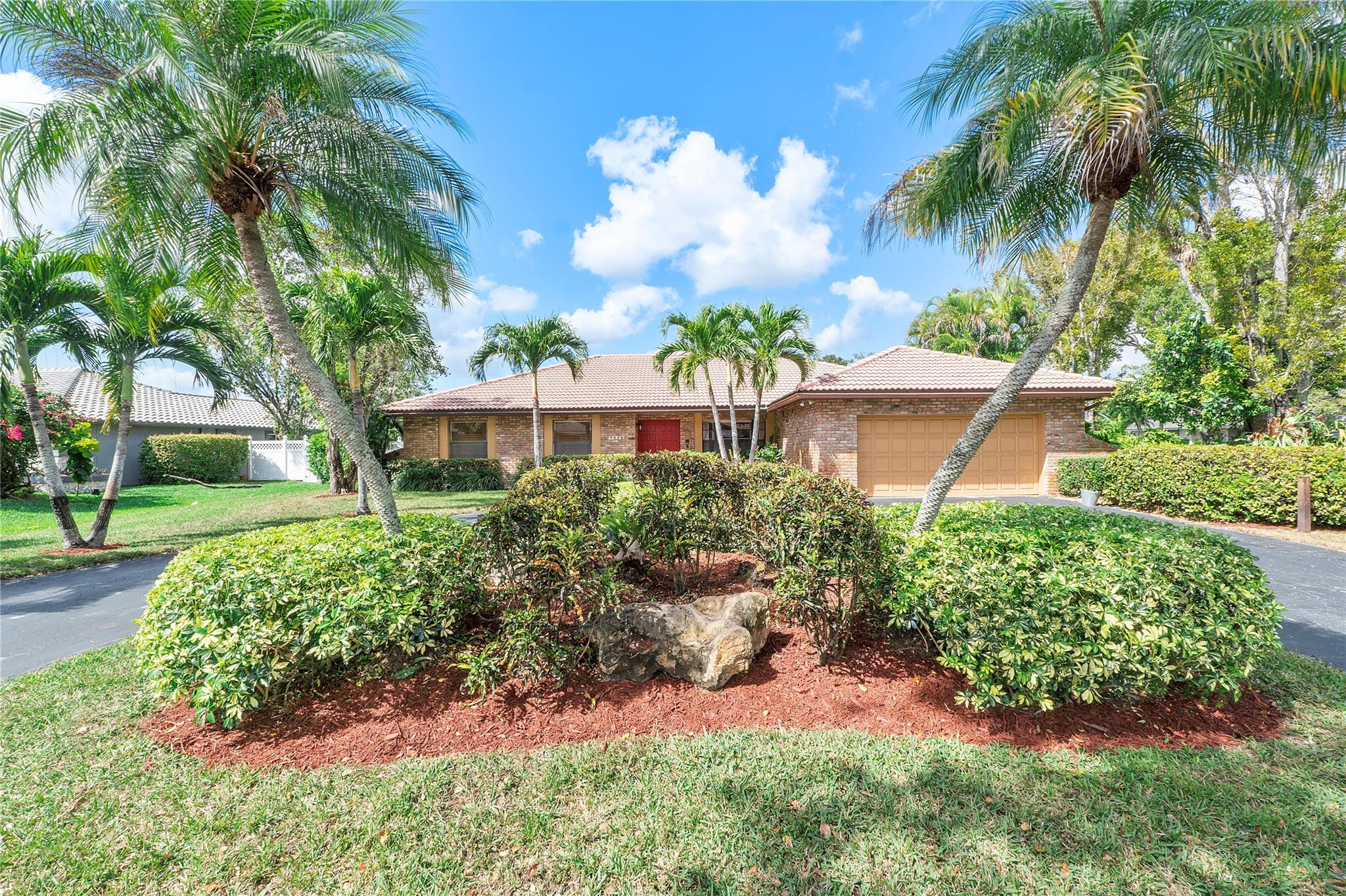 11217 NW 10TH Manor
