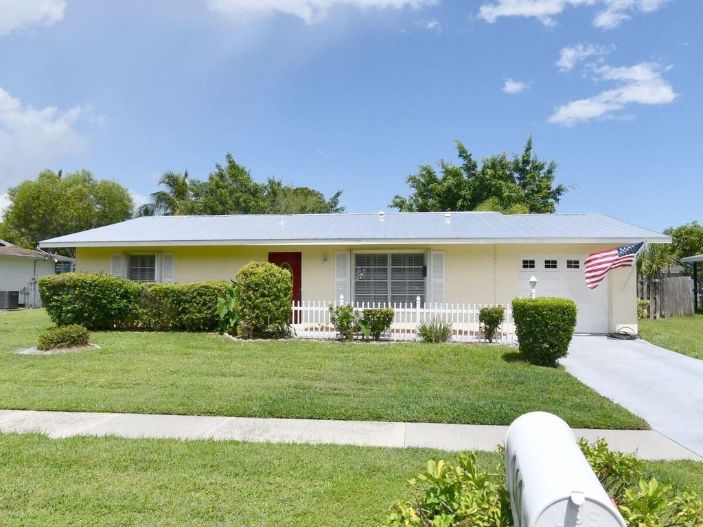 Photo of 213 NE Ardsley Drive, Port Saint Lucie, FL 34983 (MLS # R11000148)