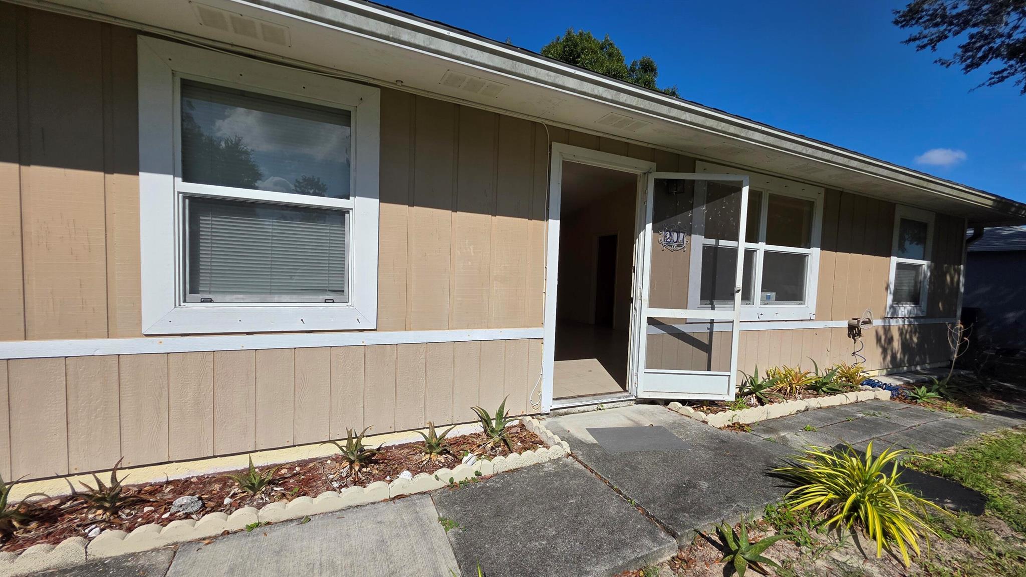 PORT ST LUCIE SECTION 18 - Residential Lease