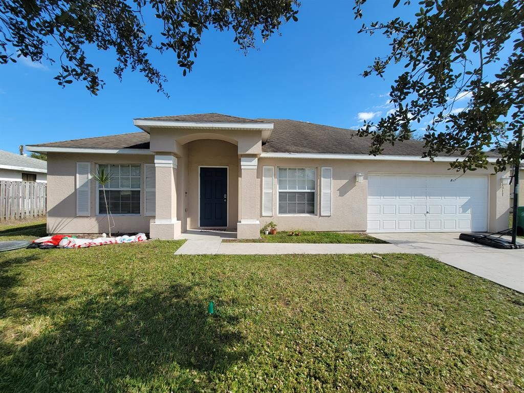 Photo of 1317 SE Bayharbor Street, Port Saint Lucie, FL 34983 (MLS # R10762339)