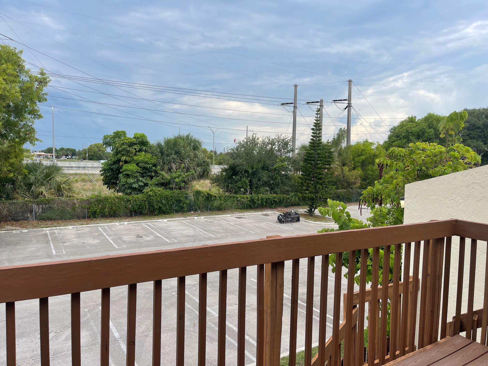 639 Executive Center Drive O-204
