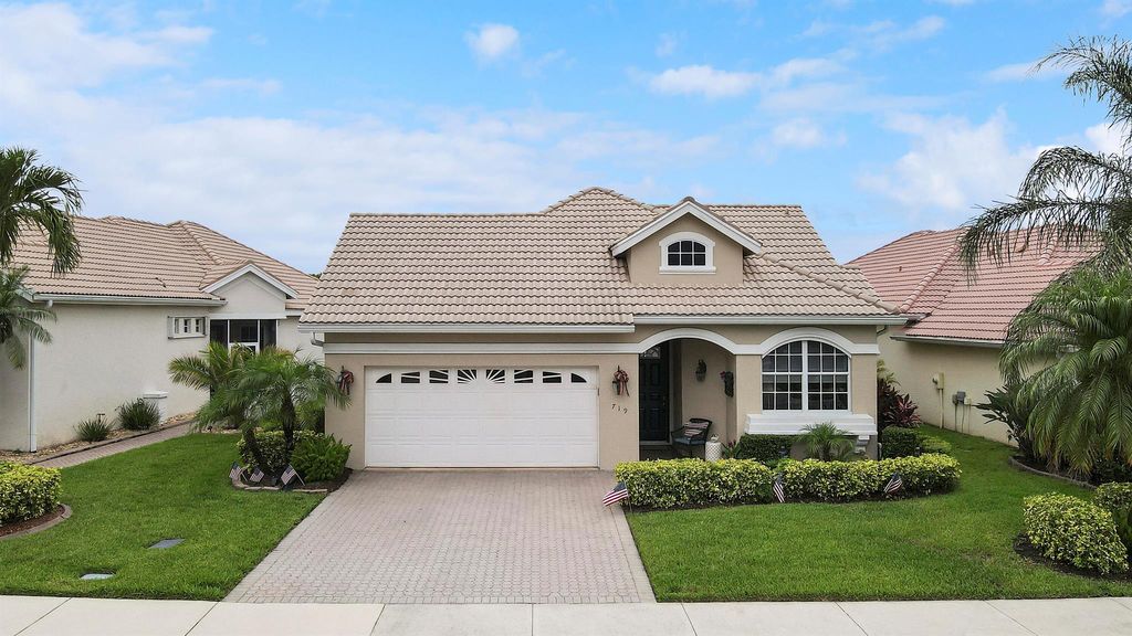 Photo of 719 SW Aruba Bay, Port Saint Lucie, FL 34986 (MLS # R10996741)