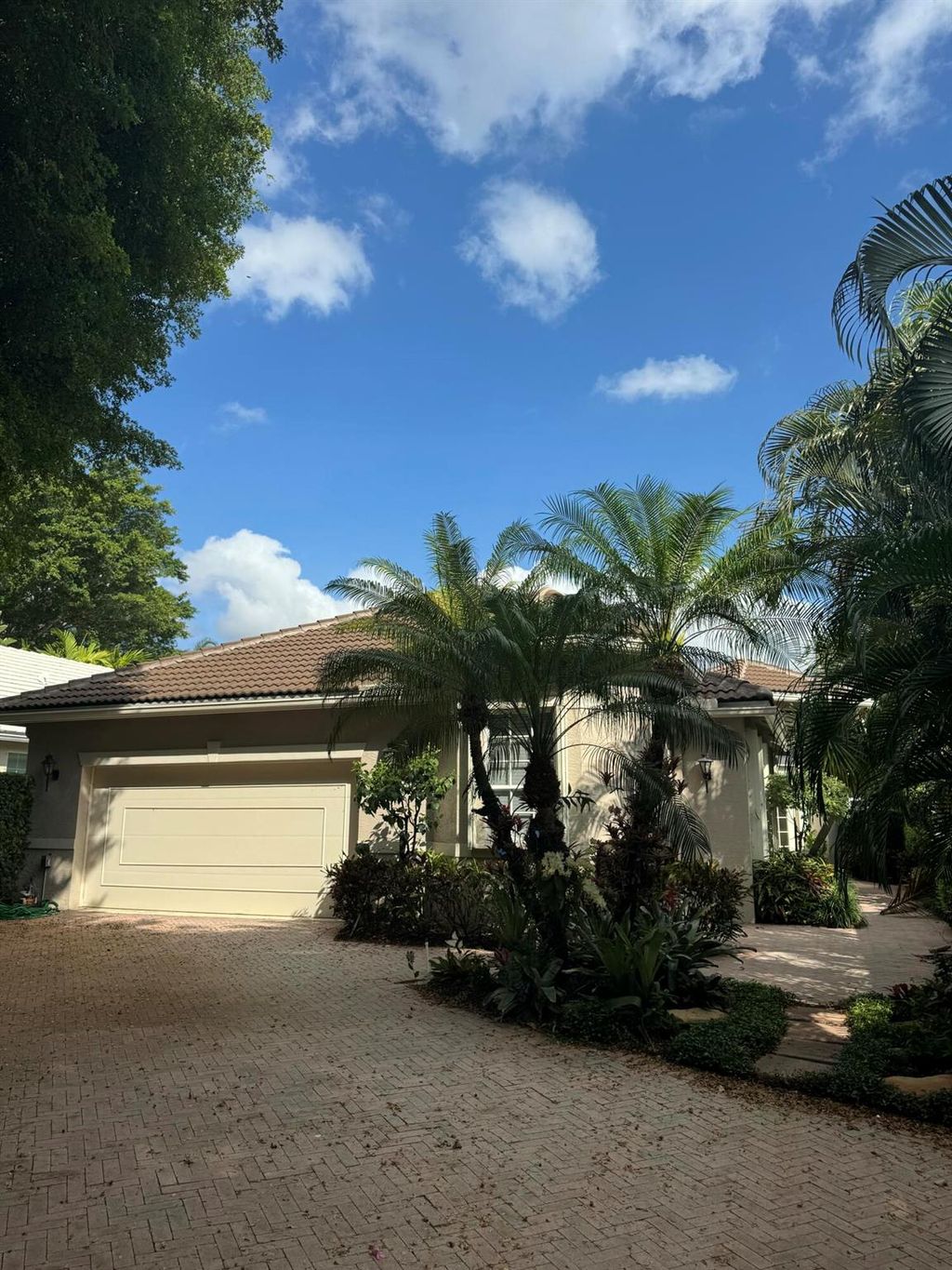 Photo of 123 Victoria Bay Court, Palm Beach Gardens, FL 33418 (MLS # R11088091)
