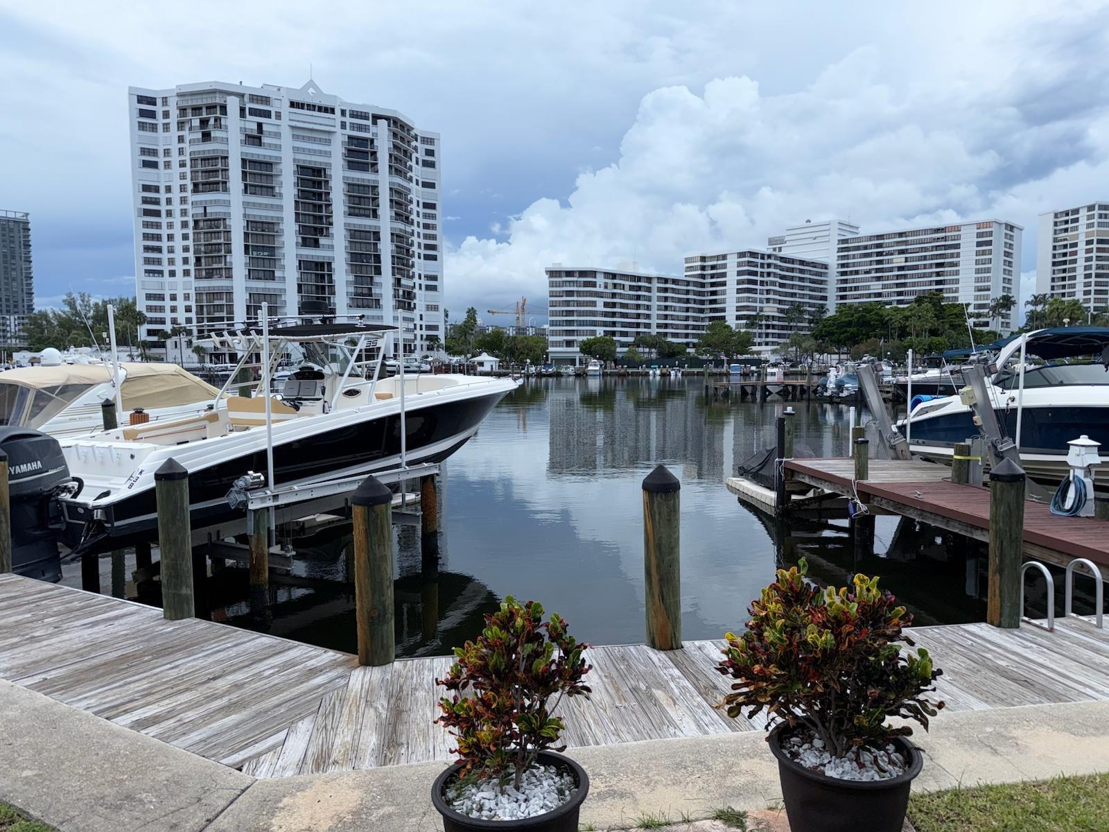 HARBOURWOOD VILLAS - Residential